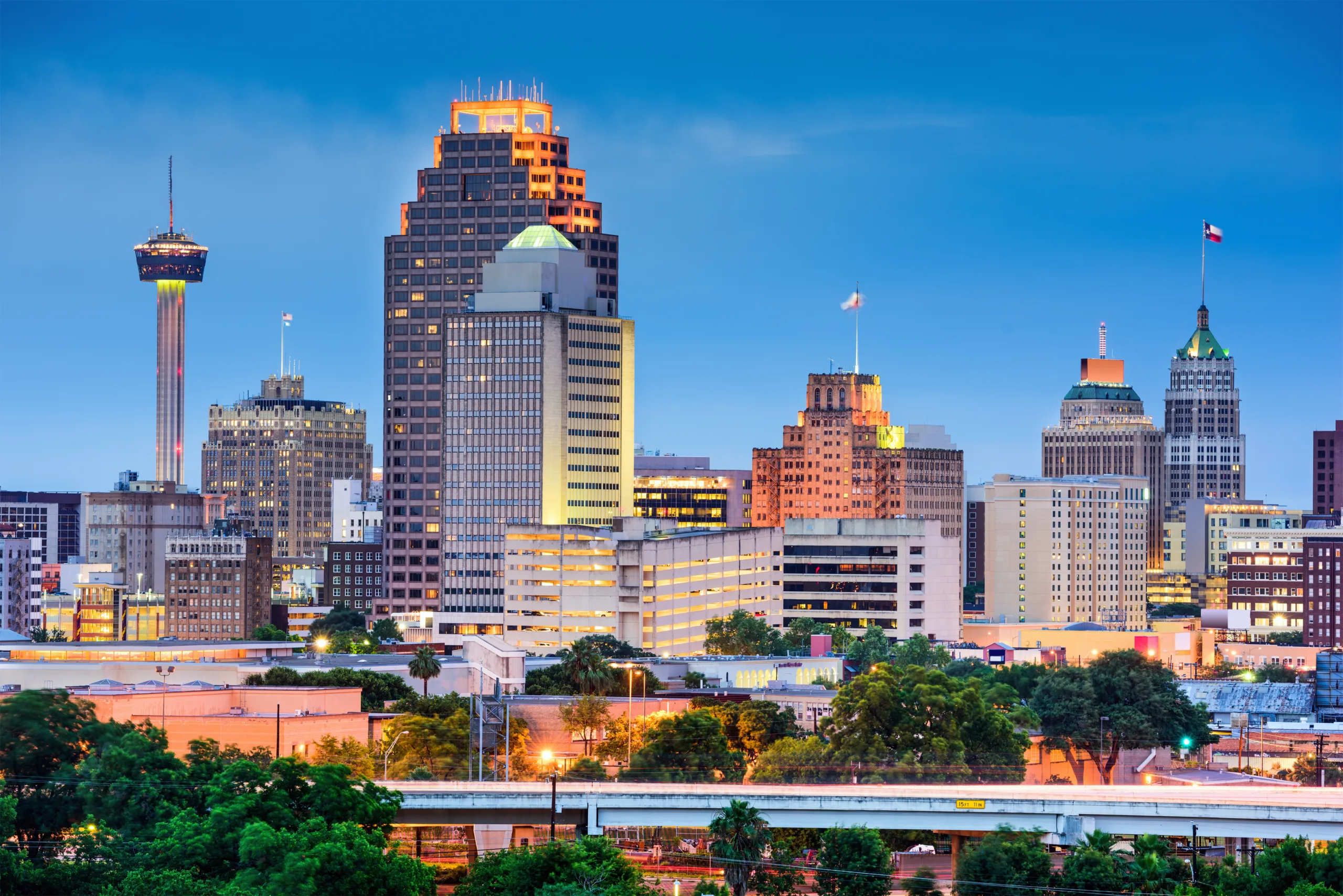 Beautiful photo of the downtown San Antonio skyline.